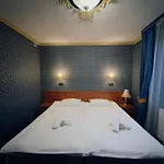 Готель Szafir 3*